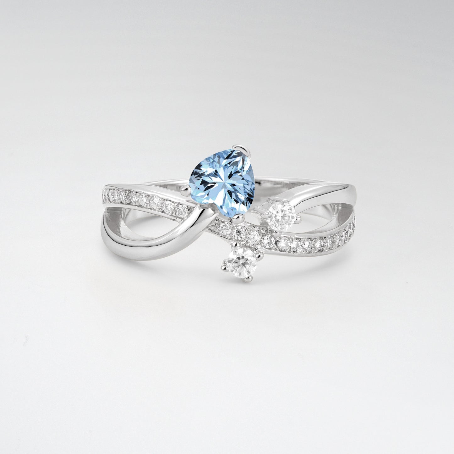 Unique Heart Cut Aquamarine 0.5CT Infinity Twisted Band Engagement Ring - Additional view
