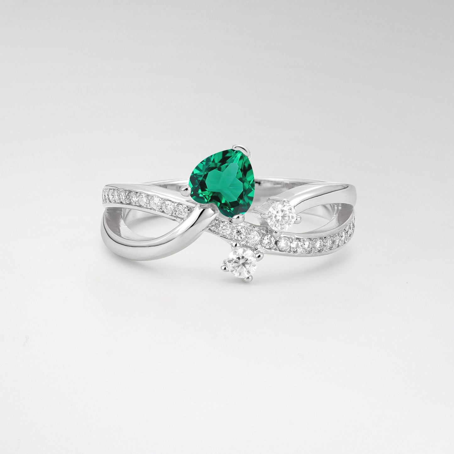 Unique Heart Cut Emerald 0.5CT Infinity Twisted Band Engagement Ring - Additional view