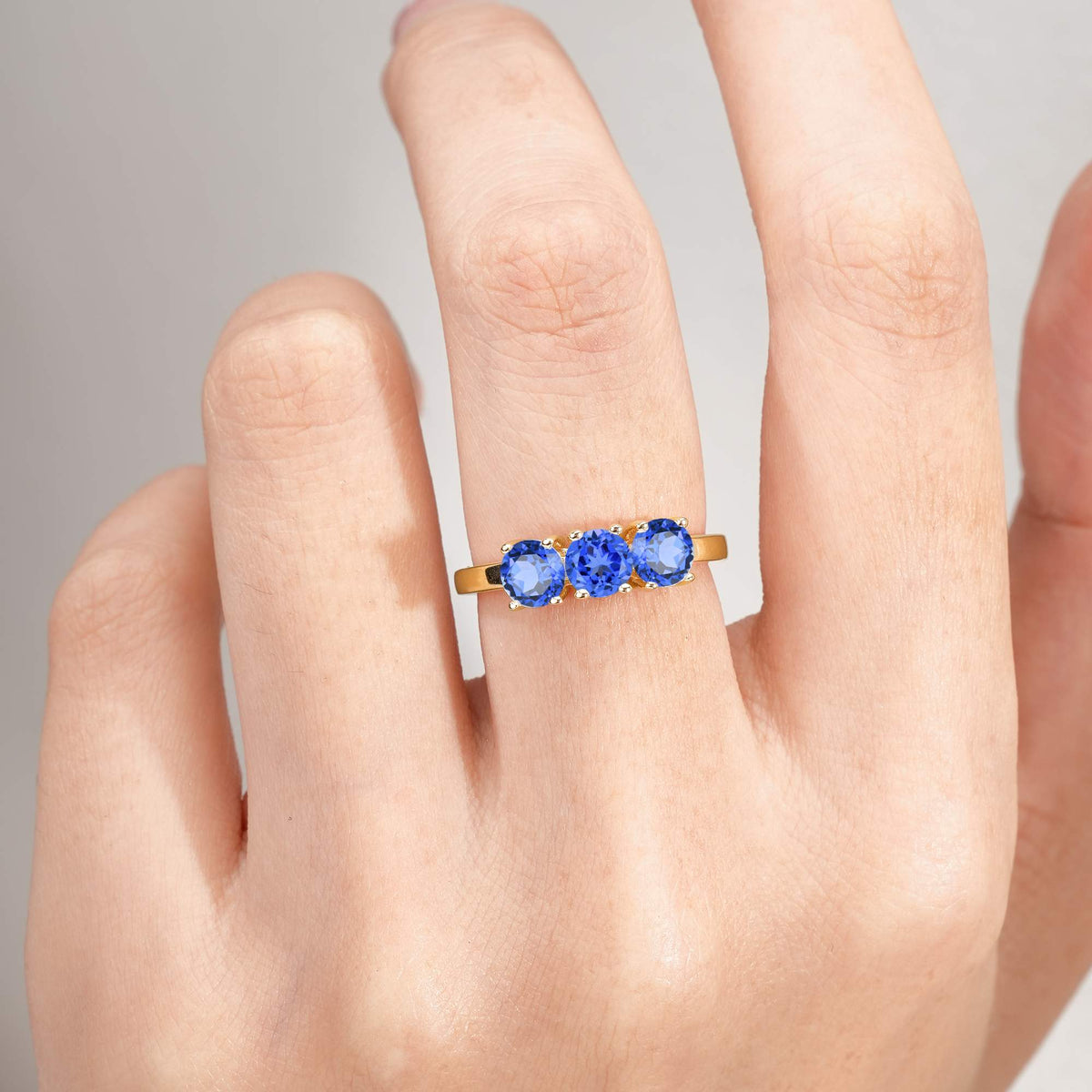 Vintage Round Cut Three Stone Sapphire Engagement Rin - Additional view