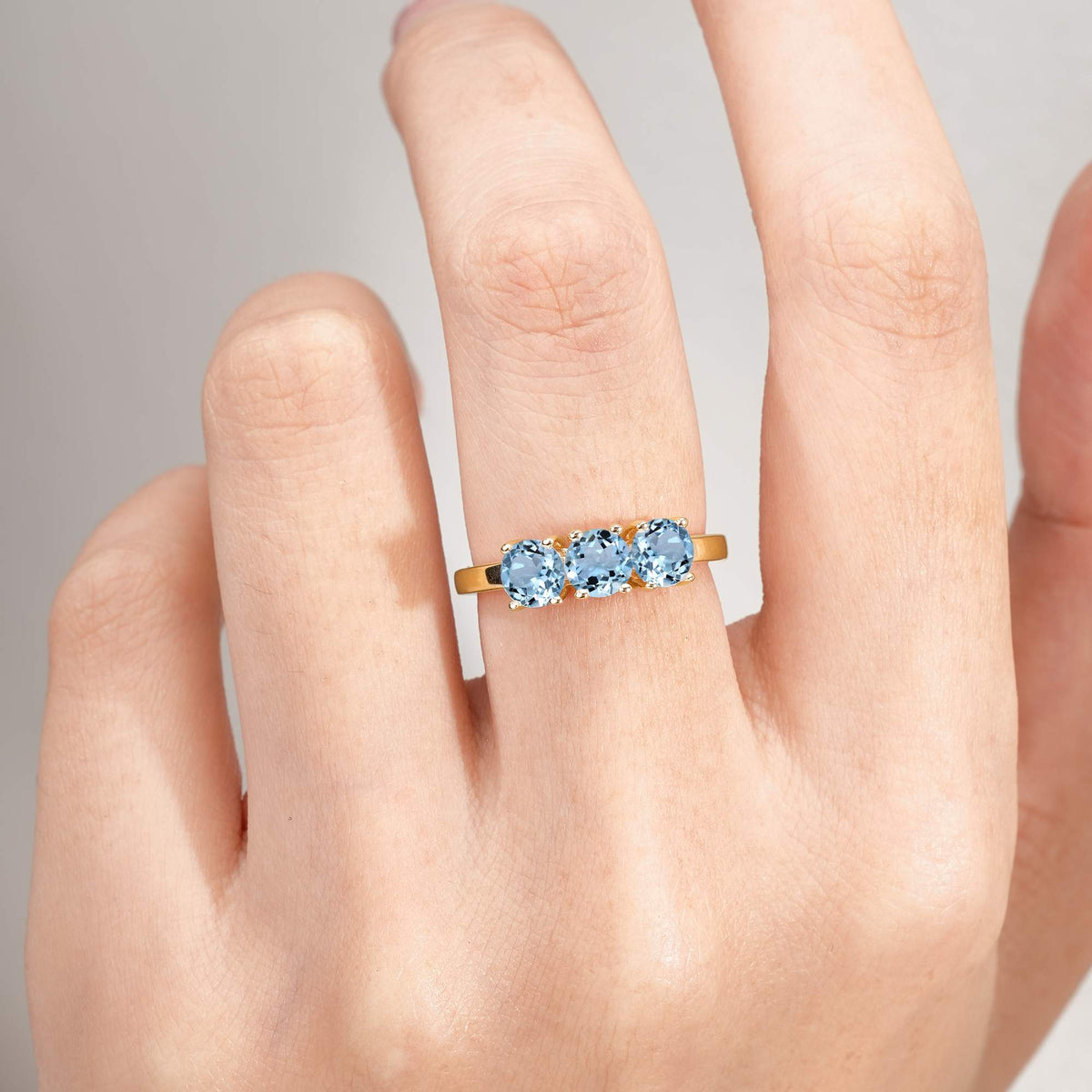 Vintage Round Cut Three Stone Aquamarine Engagement Rin - Additional view