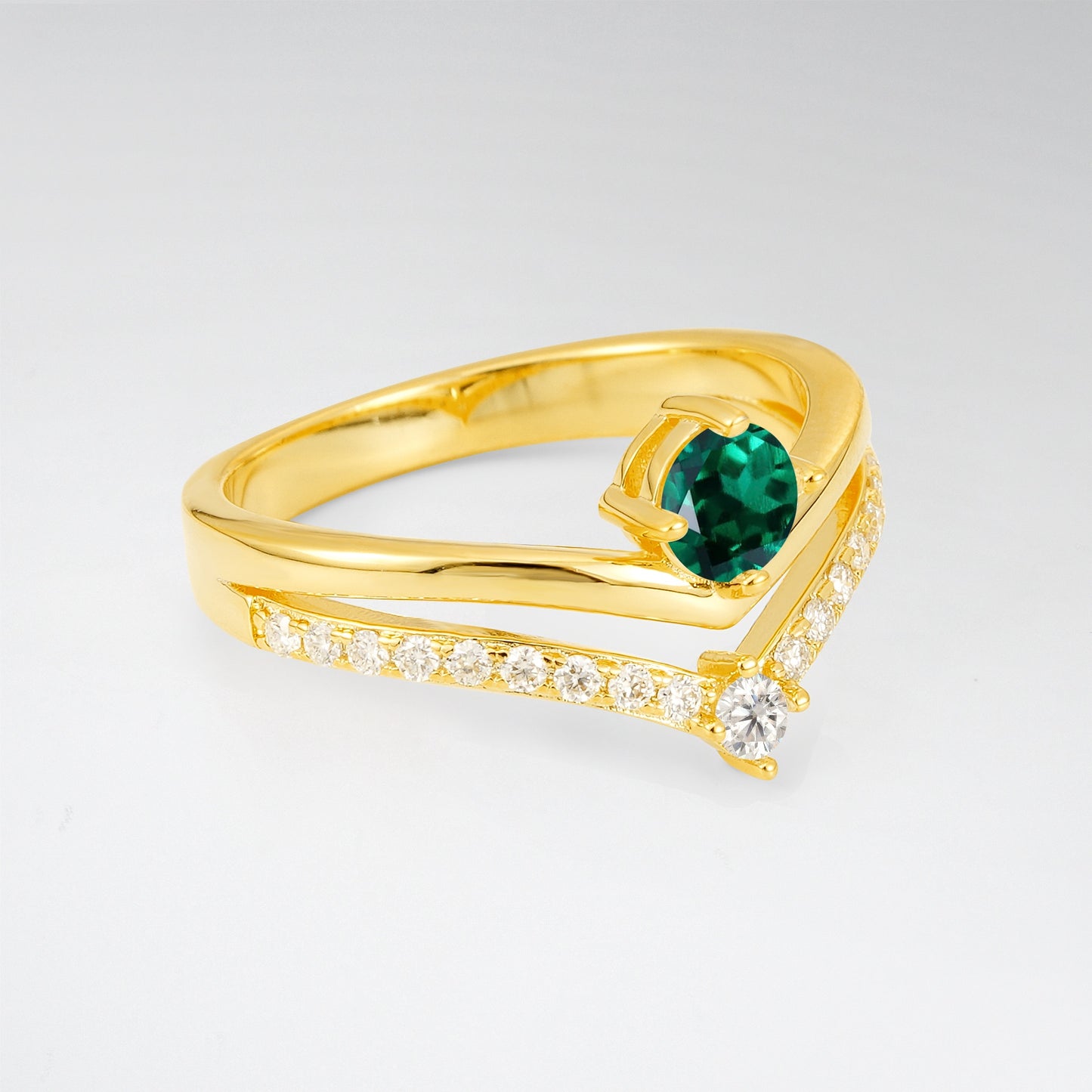 Modern Round Cut Emerald V-Shaped Engagement Ring Set - Additional view